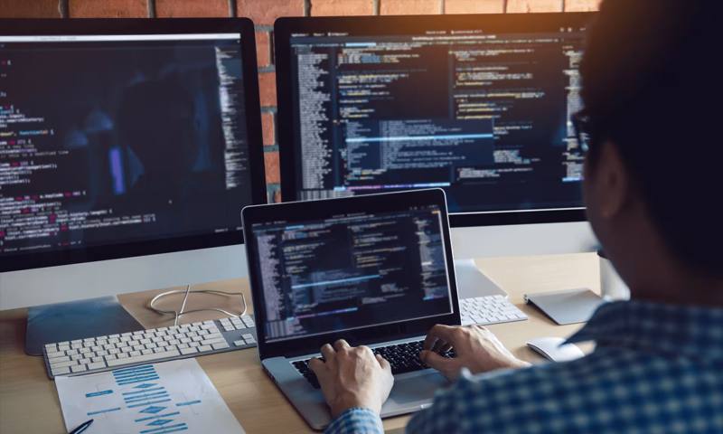 数据科学选型:R与Python如何赋能肇东市网站建设?